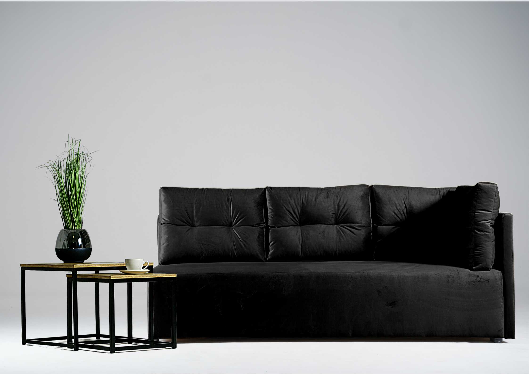 Czarna sofa do salonu Mobo